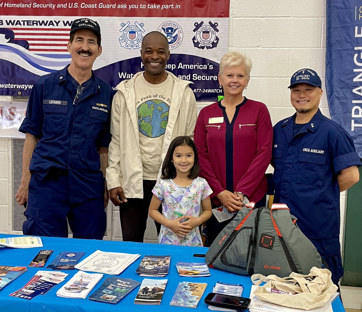 CommunityMGR's tweet image. Serving citizens through environmental protection, marine safety, and recreational boating safety education with the #USCGAuxiliary at Apex EarthFest. We even had Apex Mayor Jacques Gilbert and Wake County Commissioner Cheryl Stallings stop by our booth. #USCGAUX #SemperParatus