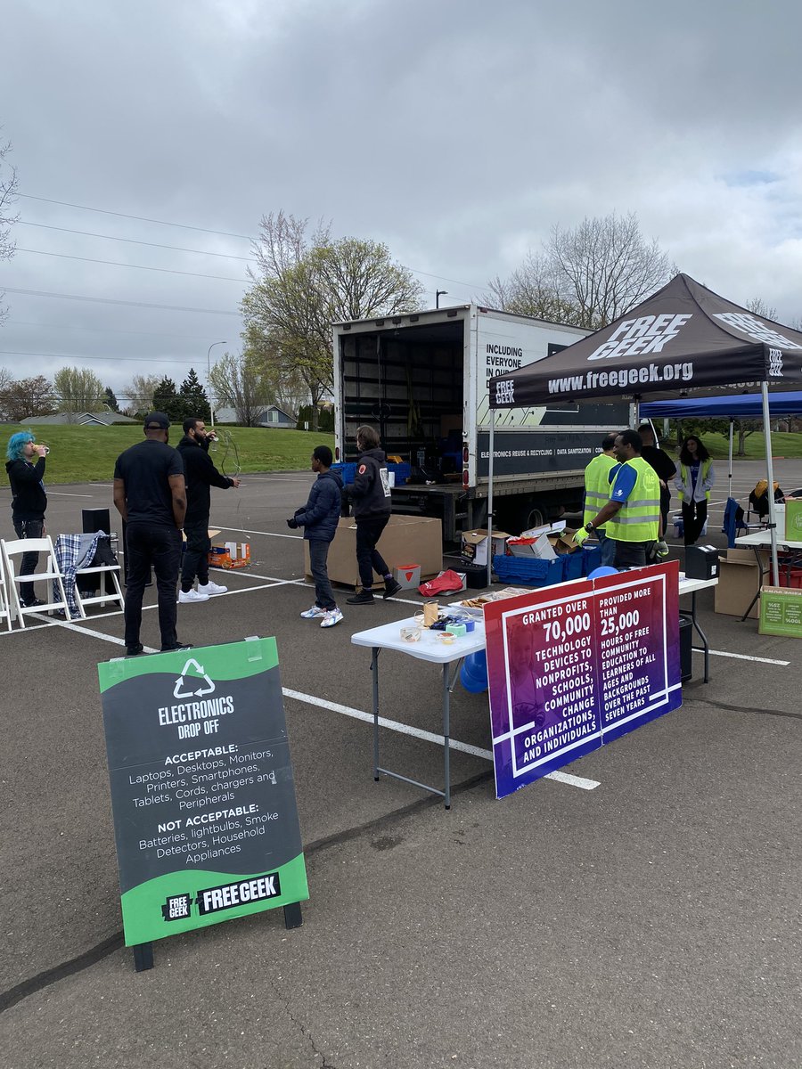 FreeGeekPDX's tweet image. Bring your repairable tech to #TechNow at @intel (5200 NE Elam Young Pkwy, Hillsboro-
HF3 Parking Lot) for #EarthDay and celebrate our 23rd birthday with us! We’ll be here till 2pm! #EarthDay2023 #technology #digitaldivide