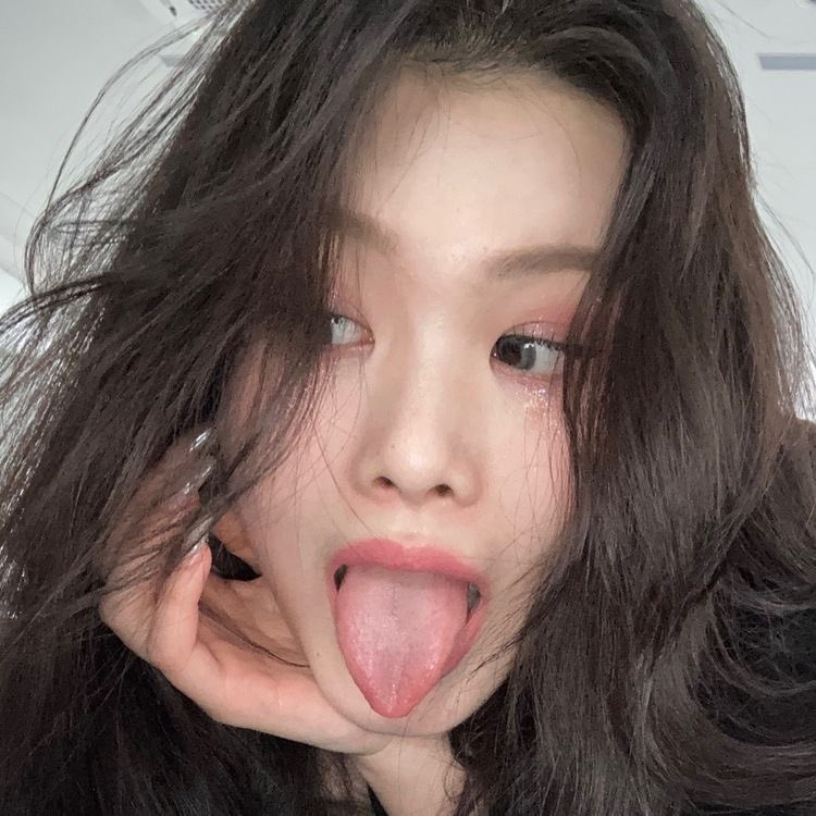 outsidereveries's tweet photo. currently, #swan’s solo career has big chance to rise her individual popularity. there might be a dream opportunity that will benefit her. however, the work for it will be long-term. is it drama?
#purplekiss #kpoppredict #kpopprediction #kpoppredictions #kpoptarot https://t.co/LKlZH8qWjj