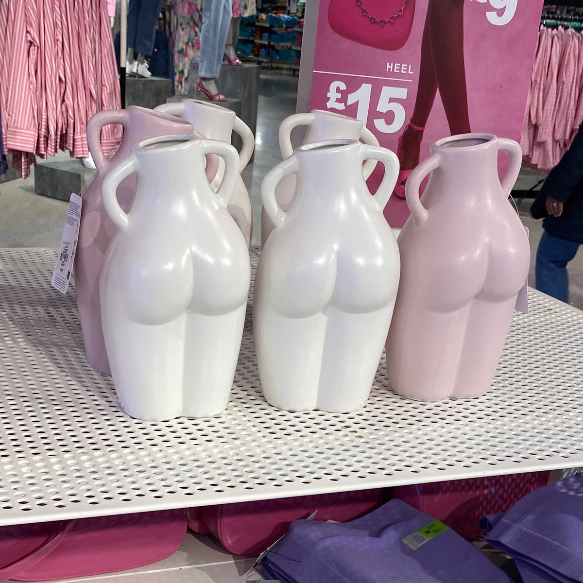 moonstarfem's tweet photo. I’ve noticed I can’t go anywhere now without seeing female body home accessories these days. Every UK retailer sells it in the form of candles, vases &amp; random ornaments. They hardly ever have faces either, just the torso and below. People think it’s feminist and I hate it https://t.co/3AtX6SPAv0