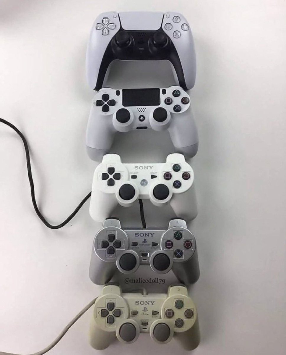 GamewithDave's tweet photo. Which Playstation controller is the best? https://t.co/znOsGz9Uws