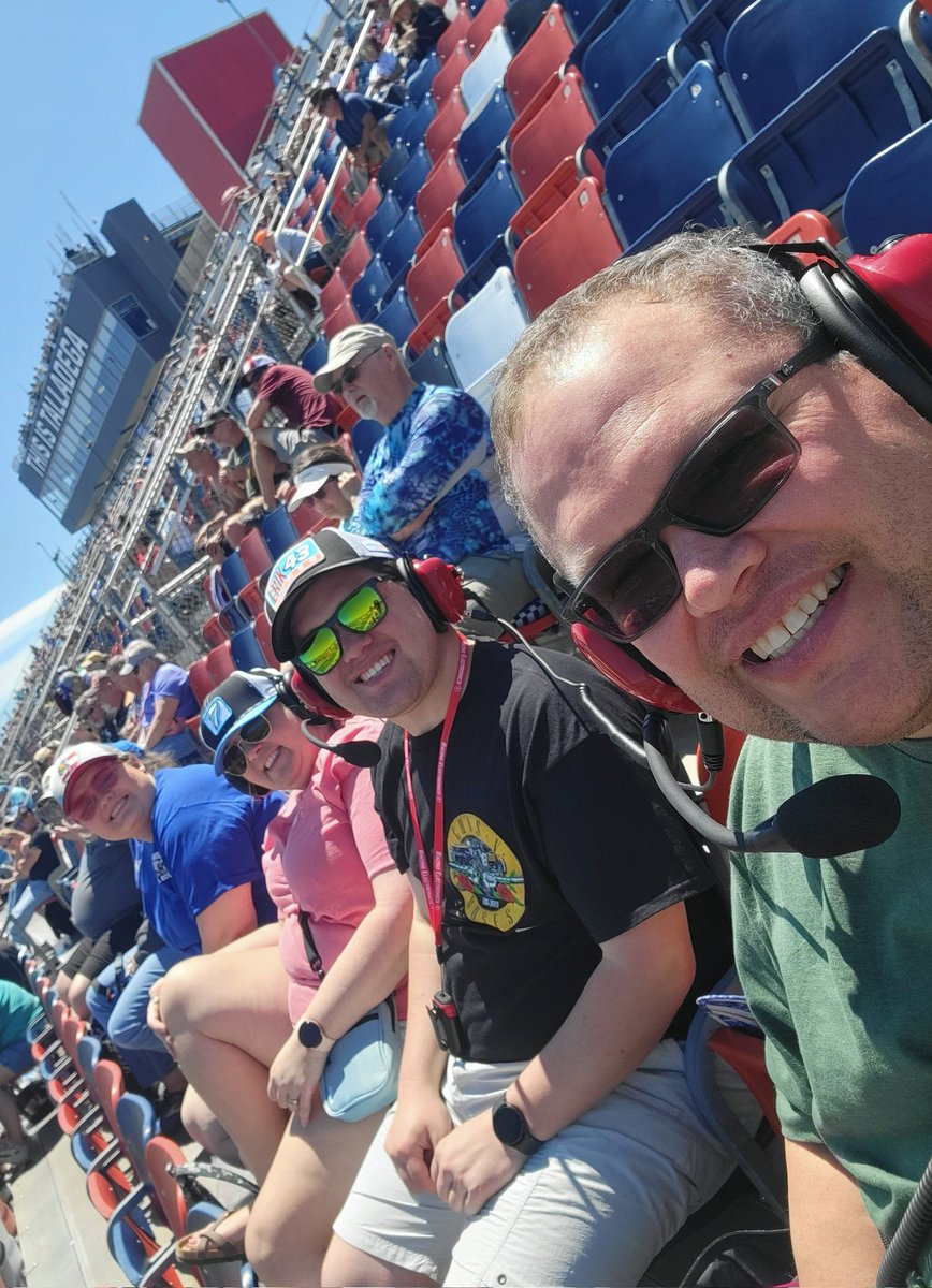 bdewalker's tweet photo. At @TALLADEGA with by best friends! Thanks for ordering a beautiful day, @NASCAR! https://t.co/aY1RUx1yqp
