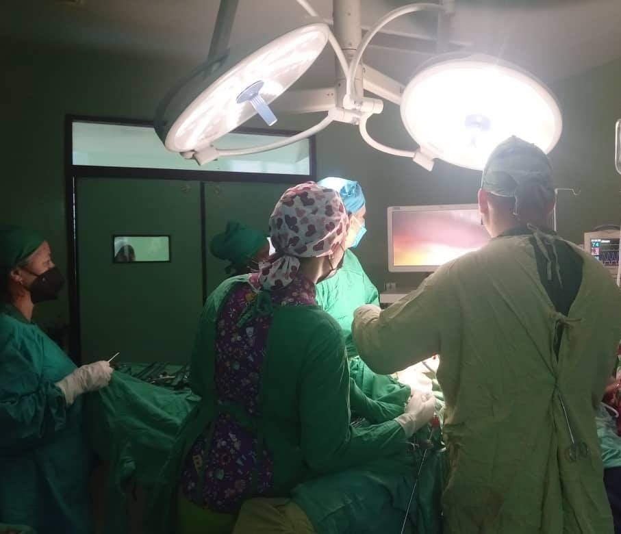 En desarrollo, Cirugía Laparoscopica en salón electivo, recomenzando. <a href="/DPSHabana/">Dirección General de Salud La Habana</a>  <a href="/LaHabanaEsSalud/">Comunicadores #LaHabanaEsSalud 🇨🇺</a>  #CubaPorLaVida #CubaPorLaSalud