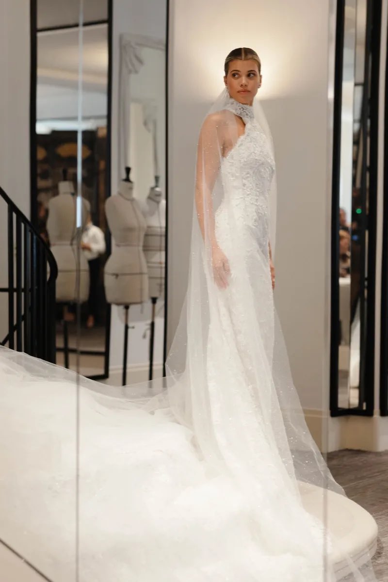 jacquemusx's tweet photo. Sofia Richie’s custom wedding dresses by Chanel 🤍 https://t.co/OkMiYhNaw6