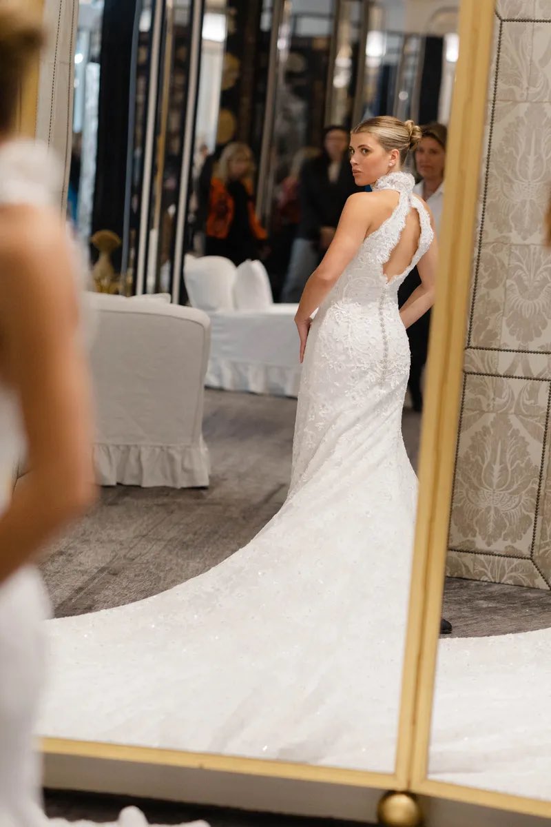jacquemusx's tweet photo. Sofia Richie’s custom wedding dresses by Chanel 🤍 https://t.co/OkMiYhNaw6