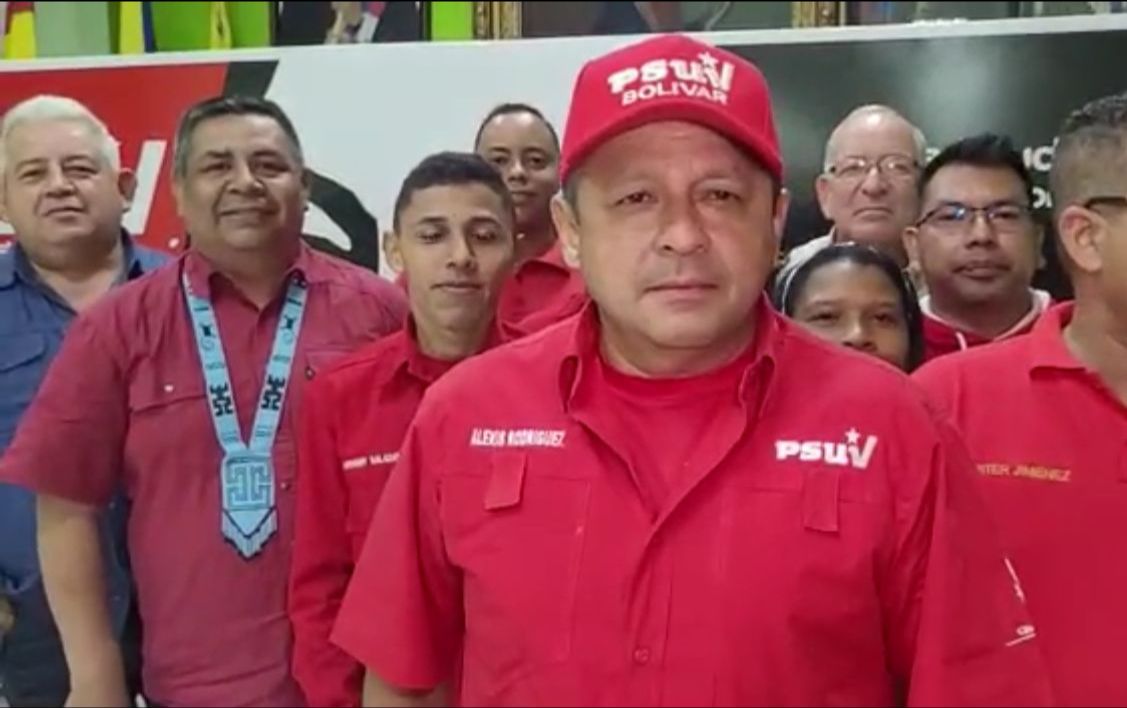 PartidoPSUV's tweet photo. PSUV Bolívar realizó su acostumbrada reunión ordinaria 
https://t.co/CL68kjJY9j
 https://t.co/pjICTFJEpL
