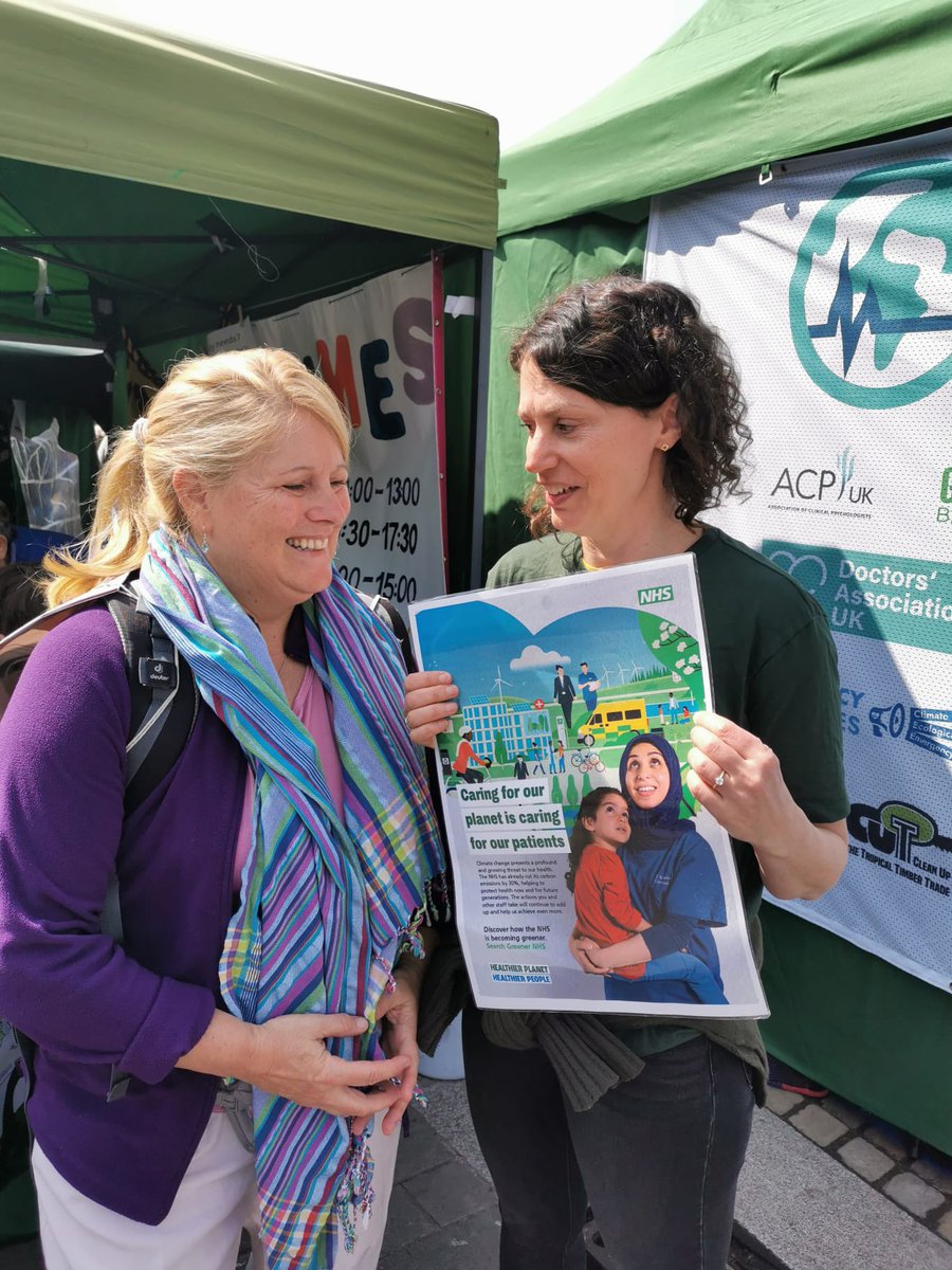 henna_rob's tweet photo. Spent time today at #planetaryhealthhub #TheBigOne @DoctorsXr talking to interested people about the work @NHSBartsHealth staff in  @greenatbarts are doing in response to #ClimateCrisis on #EarthDay2023 @annamoore83 💚 https://t.co/Bc3nqrlmag