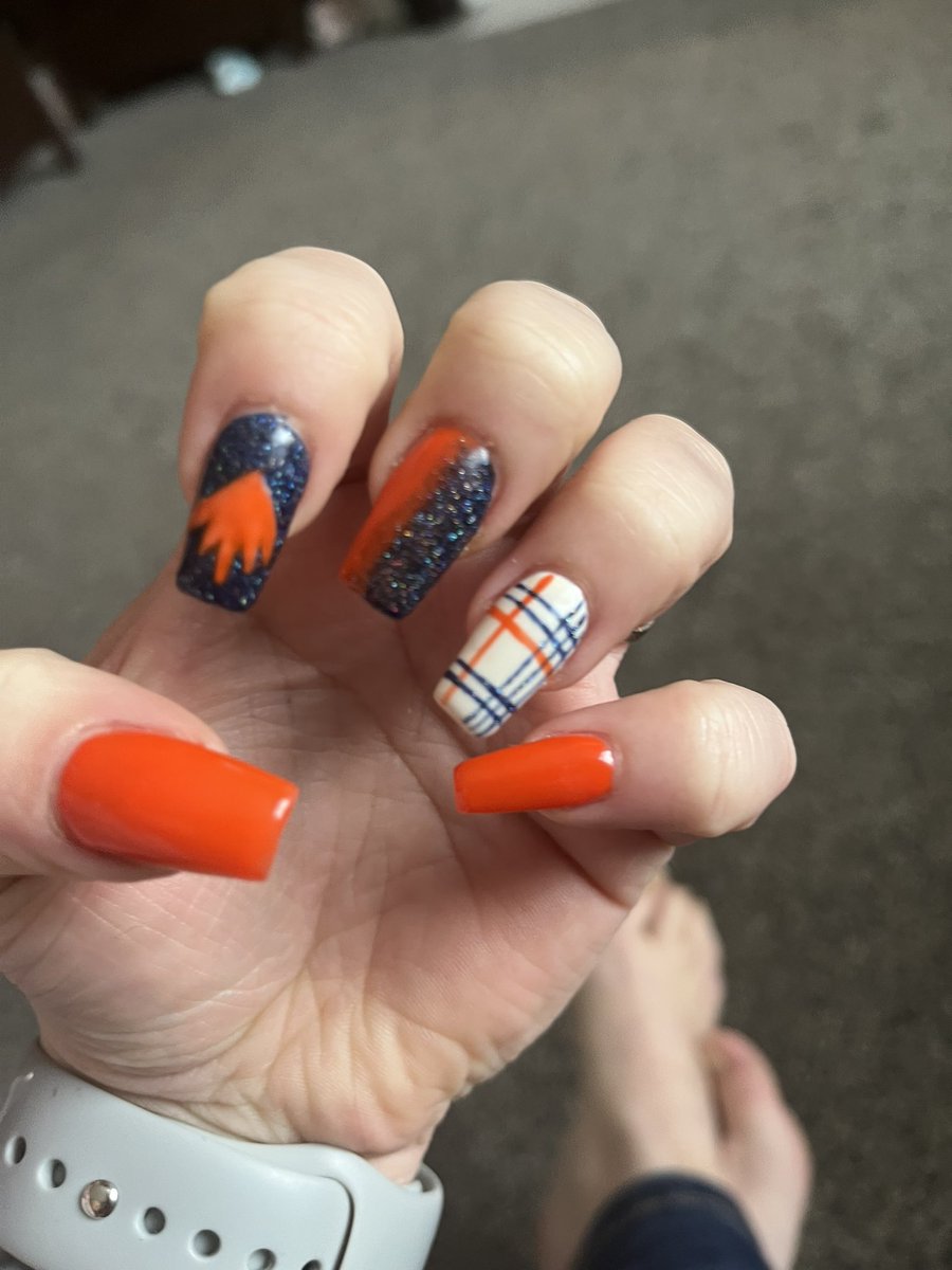 Dedication in a design 😏 trying out some new nails ready for graduation 🤣🤣 <a href="/UniOfSunComms/">Uni Of Sun Comms</a> <a href="/sunderlanduni/">University of Sunderland</a> 

5 years of my student journey slowly coming to an end. Leaders are lifelong students who continually read, study and thrive when confronted with new knowledge