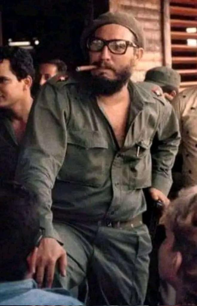 ernestofidel730's tweet photo. Hoy vi un documental sobre Girón. Solo un liderazgo como el de #Fidel podía movilizar a un pueblo que fue hasta allí con la decisión irrevocable de morir o VENCER!  #Cuba
#FidelPorSiempre https://t.co/sZAuEIe1nC