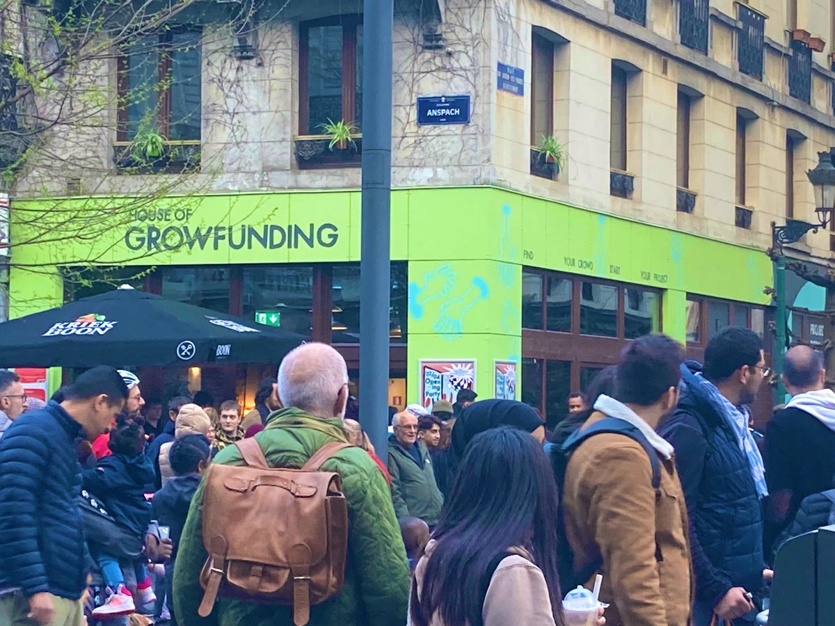 mjancl's tweet photo. Feestelijke opening #HouseOfGrowfunding #Brussel met dank aan velen @growfunding @dalle_benjamin #sterkwerk #allendaarheen https://t.co/S8vqQiPJVc