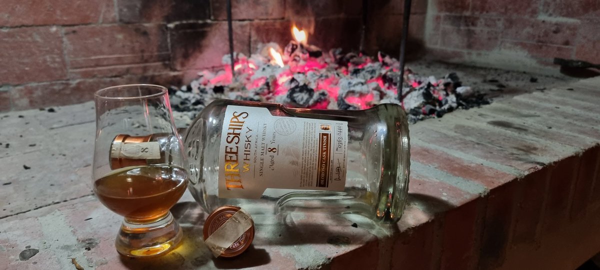 TheWhiskyMaker's tweet photo. The Cape Winter hit with a bang today! π§
A suitable whisky for tonight is the @ThreeShipsSA #masterscollection (No3) Oloroso Cask Finish.
A #bottlekill was never in doubt! π€ͺπ₯
#proudlySA πΏπ¦
#singlemalt #whisky
#saturdaynightsip
#MadeExceptionalMadeHere
#heartWellington
#braai https://t.co/NGRuNuDJLG