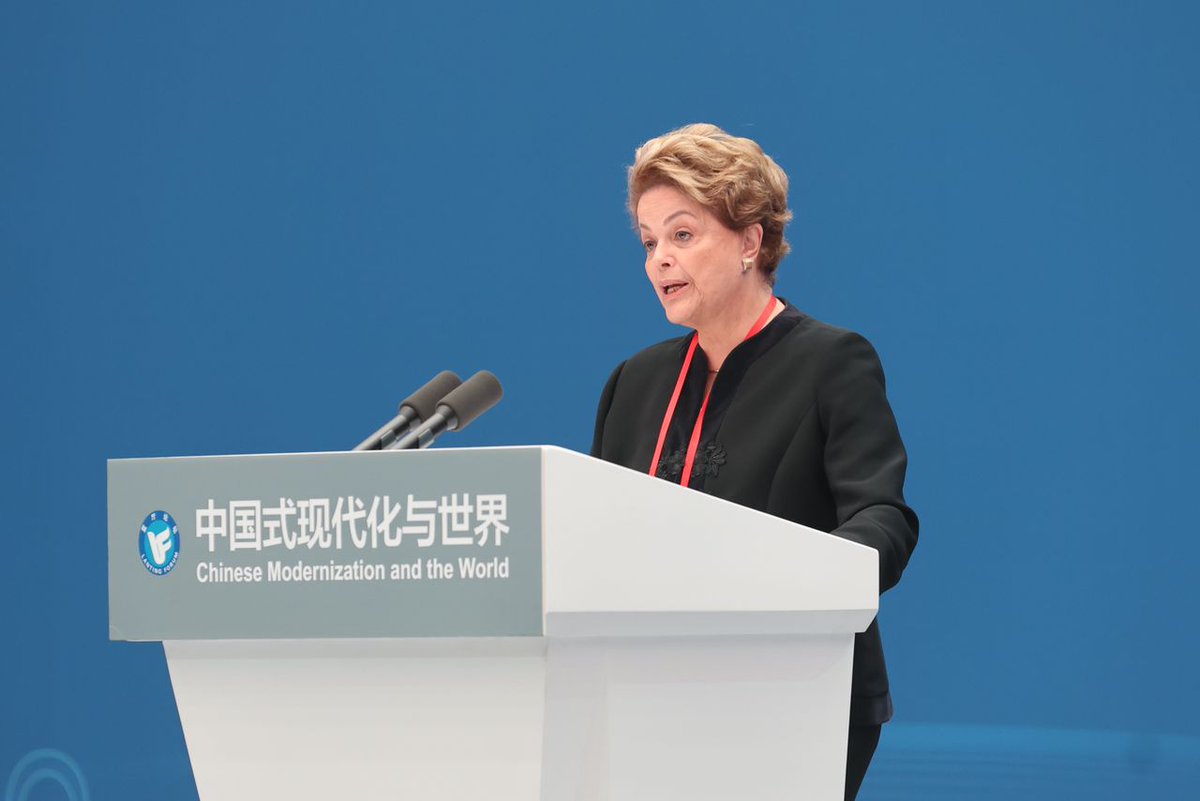dilmabr's tweet photo. Em meu discurso no #LantingForum, enfatizei como a China conseguiu, por meio da modernização, tirar mais de 800 milhões da pobreza, e me comprometi a direcionar o NDB para ajudar os países em desenvolvimento a implementarem projetos em áreas estratégicas. https://t.co/SKtQUIMe1R