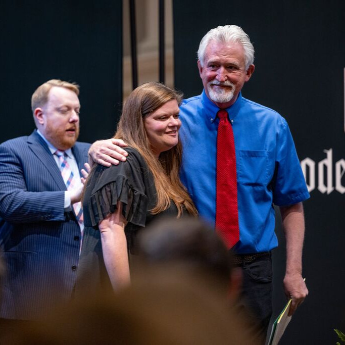 Congratulations to all 48 teams that participated in the the 38th American Mock Trial Association (AMTA) Championship last weekend and Director of Mock Trial Anna Eldridge was given the Neal Smith Award

Read more: rhodesedge.org/3LcXtjK