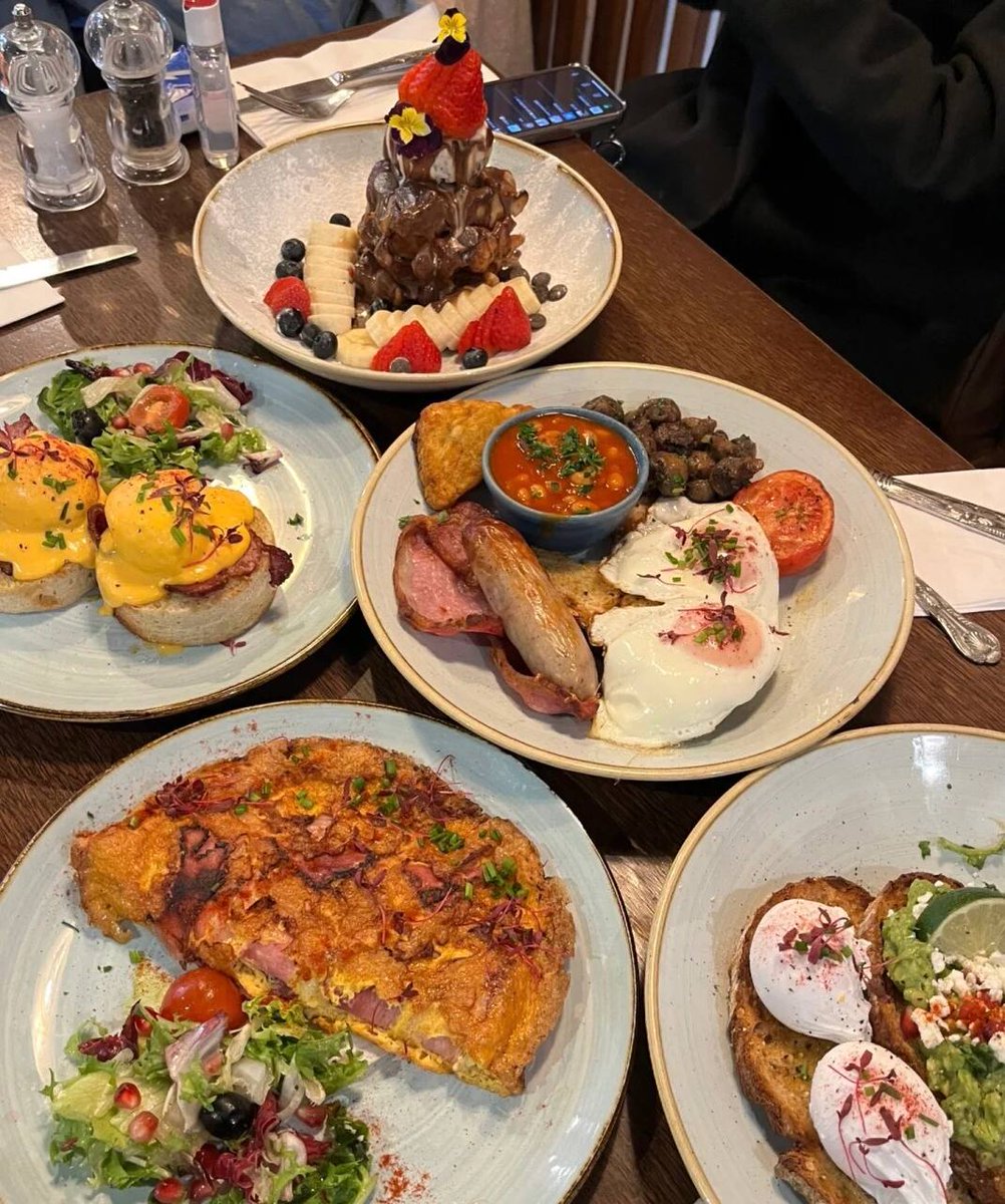 TuningAG's tweet photo. Dinner with friends is delicious and fun😋😋 https://t.co/kkB7mDxEkk