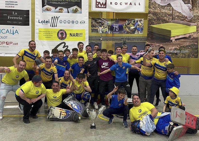 A la Josep Jou sempre passen coses! 

Campions de Tercera Catalana🏆

Olot és hoquei!

#nari