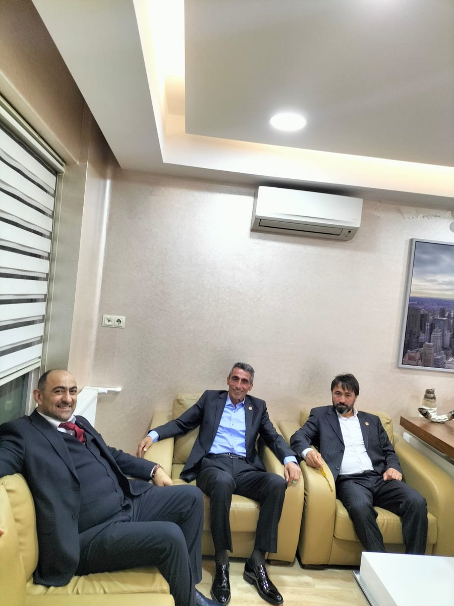 M_Eser_Yilmaz's tweet photo. İzmir 2 bölge vekil adayımız reşat saymaz ile istişare https://t.co/ug6Bc6k1AB