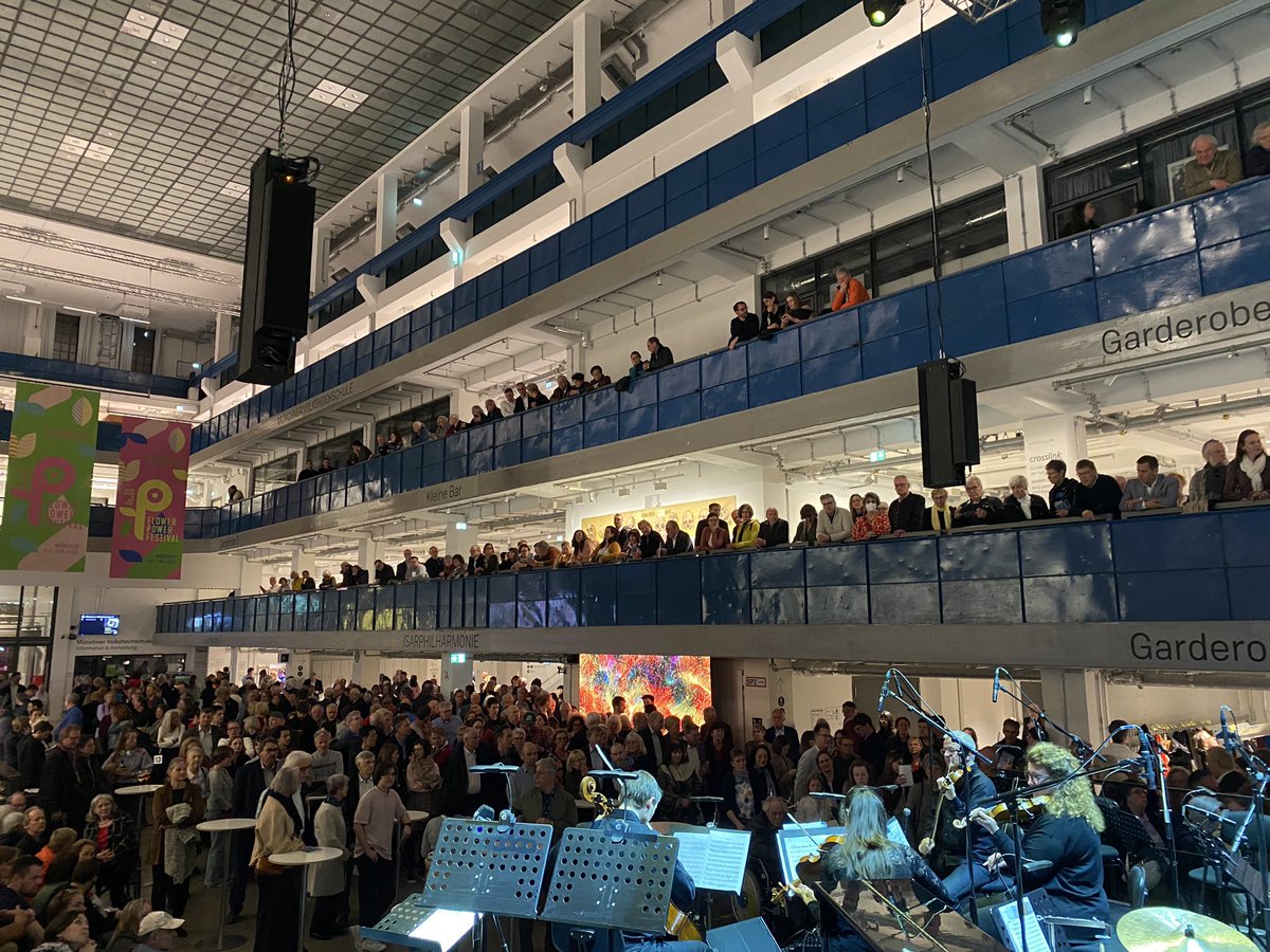 GasteigMuc's tweet photo. Und in der Halle E gibt es heute noch das MPHIL LATE mit den @Munich_Phil und @HanniganBarbara #GasteigHP8 #immerwaslos #KulturfürMünchen https://t.co/BxldLfXwwm