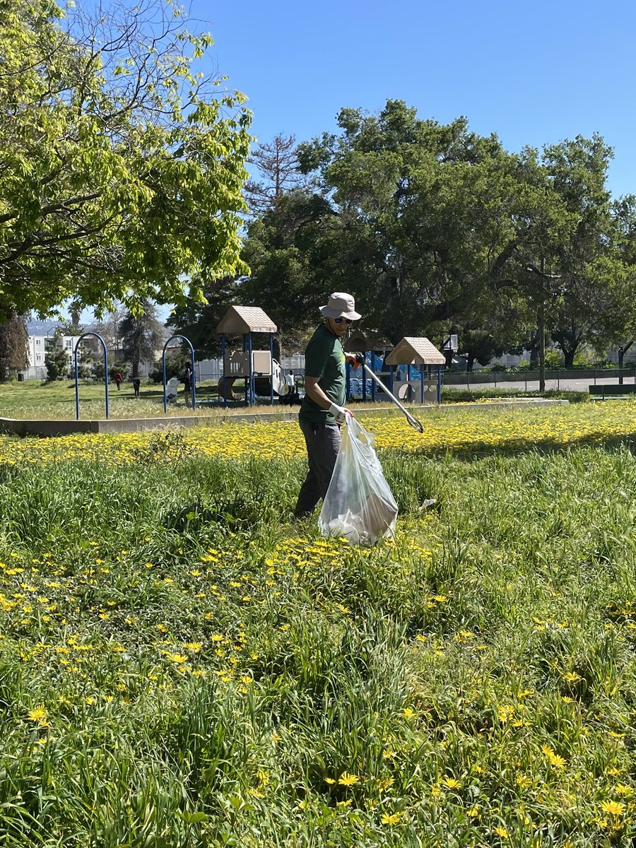 13 bagger at Lowell! Happy Earth Day!

#OaklandEarthDay
#OaktownPROUD #VolunteerOakland