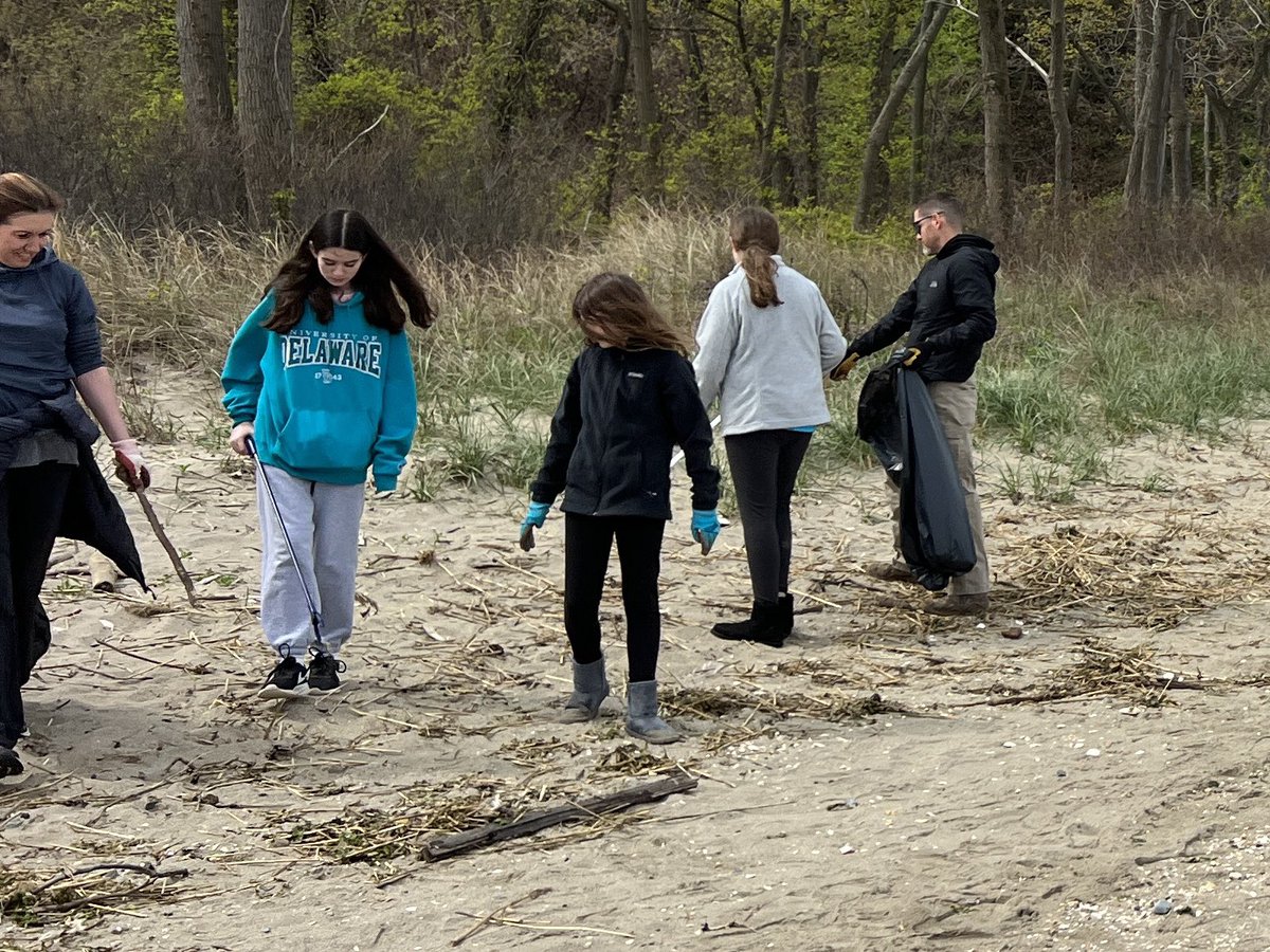 PokeProfNet's tweet photo. I mentioned on Lured Up 263 that I wished @NianticLabs still partnered with non-profits for Earth Week cleanups. With that in mind, my son and I went to a @CleanOcean beach sweep in Atlantic Highlands, NJ today. It feels good to do good.
-Ken
#PokemonGO #EarthWeek #TouchMoss https://t.co/NotZQ17pIS