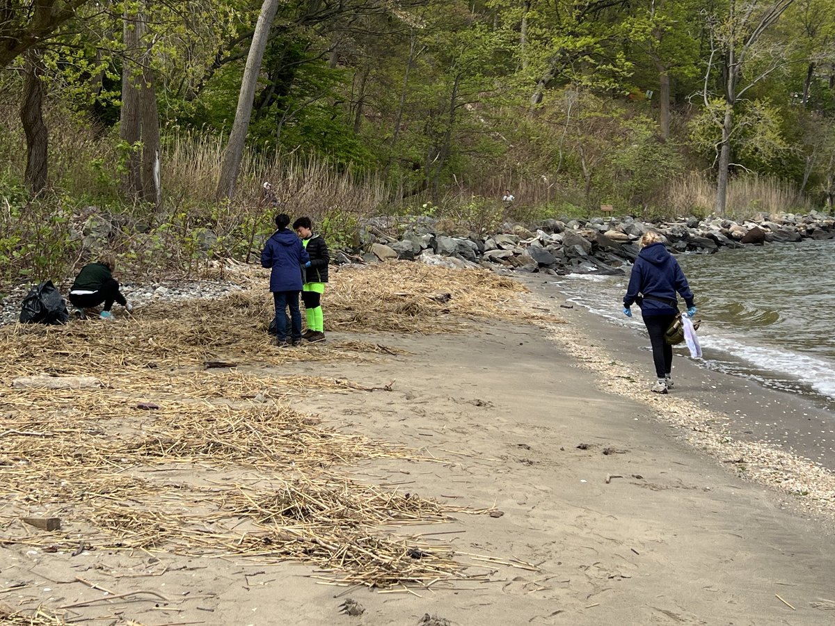 PokeProfNet's tweet photo. I mentioned on Lured Up 263 that I wished @NianticLabs still partnered with non-profits for Earth Week cleanups. With that in mind, my son and I went to a @CleanOcean beach sweep in Atlantic Highlands, NJ today. It feels good to do good.
-Ken
#PokemonGO #EarthWeek #TouchMoss https://t.co/NotZQ17pIS