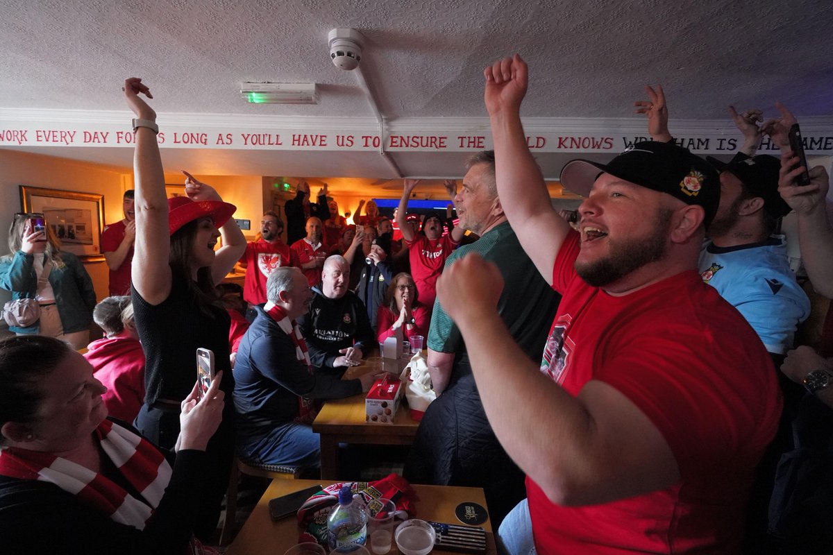 THEY'RE BACK! 🍾

🏆 Wrexham are crowned National League champions and return to the Football League

(📷 Alamy)