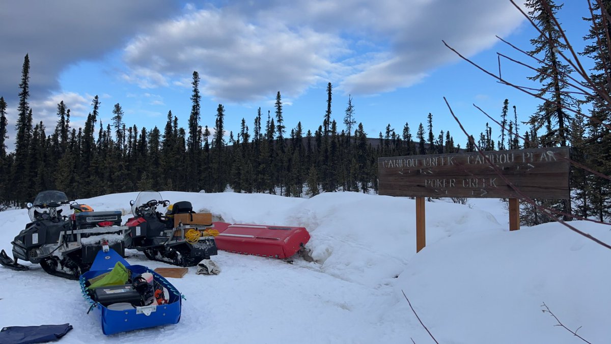 FittsAlly's tweet photo. Thatโs a wrap on a successful week in Fairbanks, AK supporting the 2023 NASA SnowEx Snow Albedo campaign. Grateful for clear skies & a stellar field crew(+ new friends). To be continued! #snowhydrology #SnowEx #NASA_ABoVe https://t.co/z921ZCbzN8