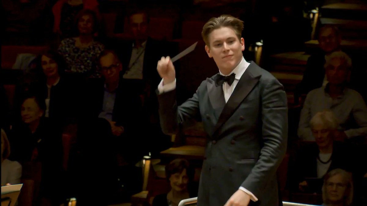 helene_mahln's tweet photo. 🎶 Bravo @BerlinPhil conducted by the talented @klausmakela (who made his debut with this #orchestra) for this fantastic #live #concert ! 👏👏👏
And thank you to the impressive #Woodwind section !
#Shostakovitch #Tchaikovsky #Symphony6
#DigitalConcertHall #ClassicalMusic https://t.co/U9nbo0GL8A