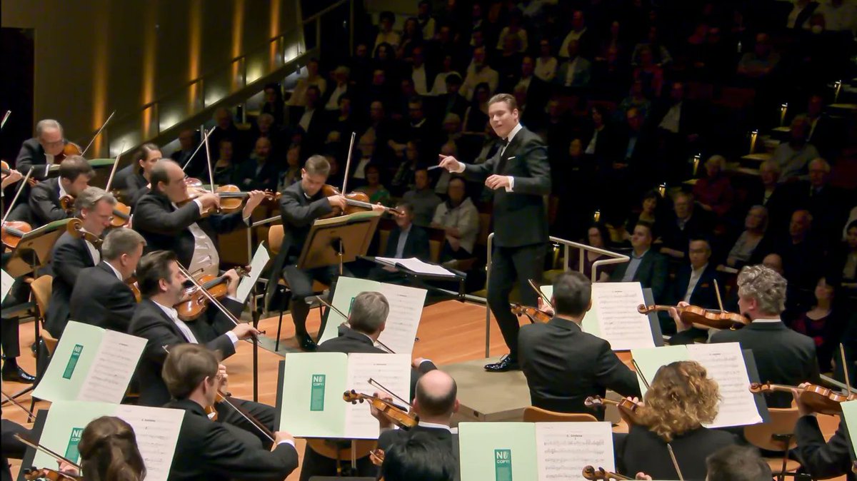 helene_mahln's tweet photo. 🎶 Bravo @BerlinPhil conducted by the talented @klausmakela (who made his debut with this #orchestra) for this fantastic #live #concert ! 👏👏👏
And thank you to the impressive #Woodwind section !
#Shostakovitch #Tchaikovsky #Symphony6
#DigitalConcertHall #ClassicalMusic https://t.co/U9nbo0GL8A