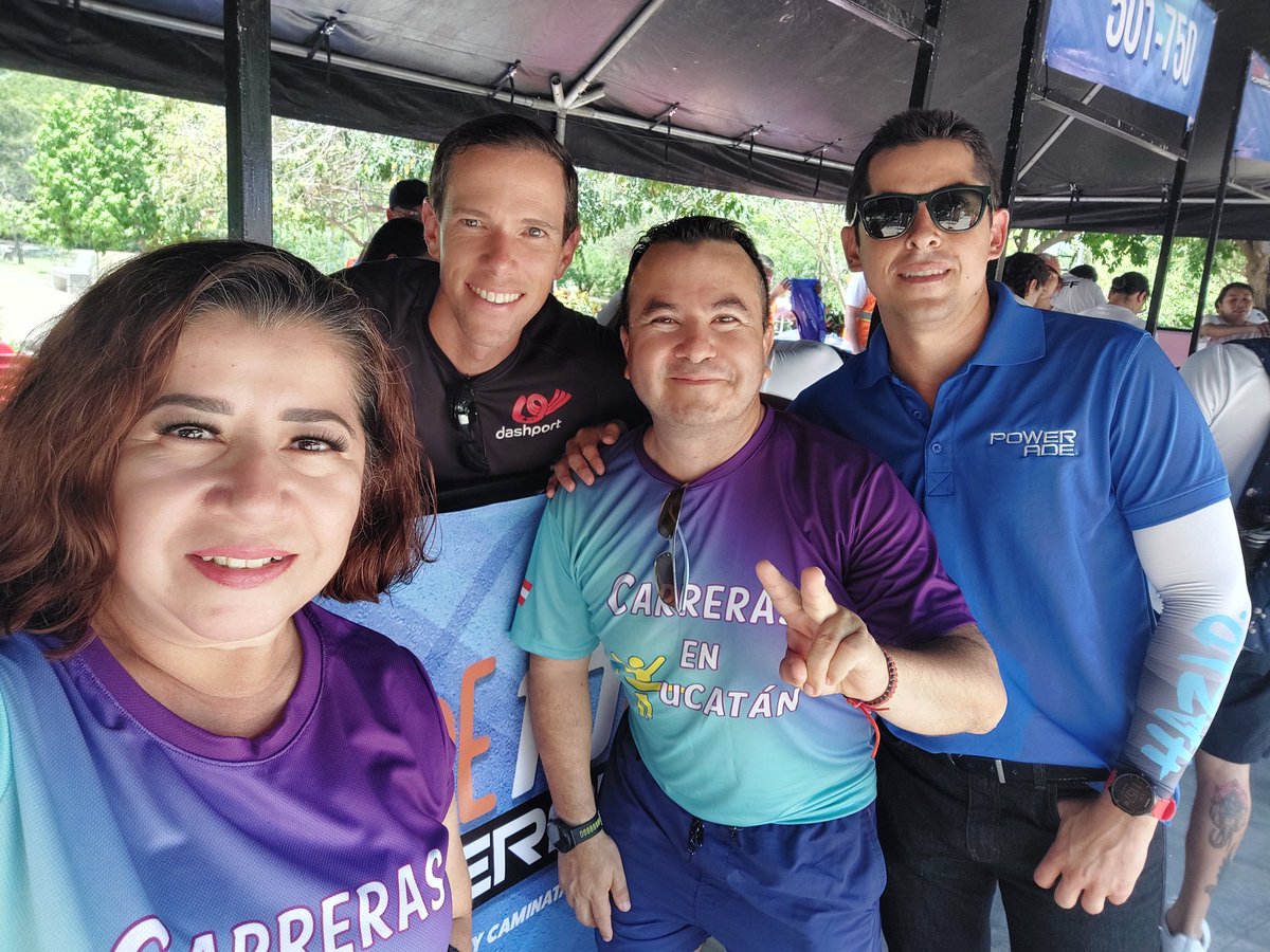 CarrerasYucatan's tweet photo. Una #EntregaDeKit ágil, y el kit increíble. Todo listo para mañana. https://t.co/PBpqa3vajr