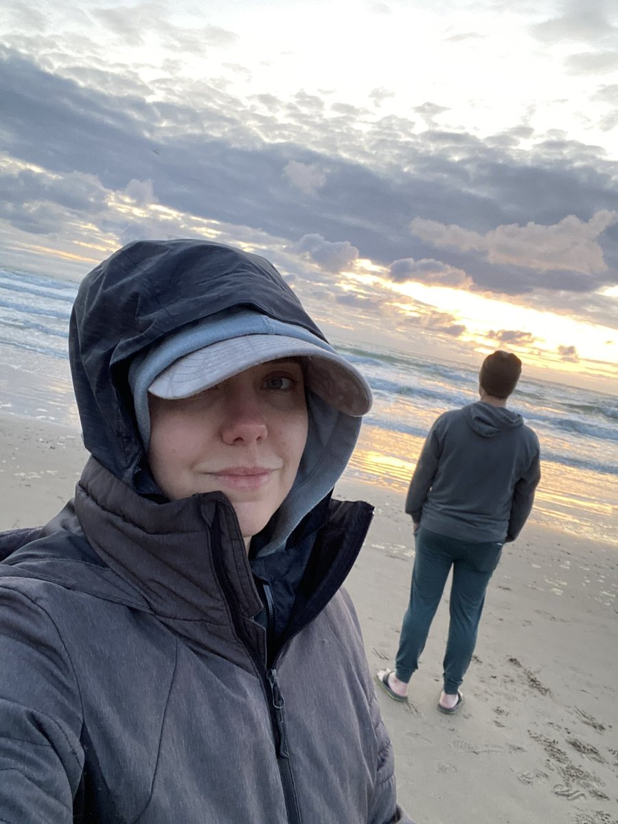 JessicaGlaves's tweet photo. I love the Oregon coast, how did it take me more than 3 decades to see it! Easy to creep up on @tomgiles. I imagine he is staring at the ocean thinking about AI and chat gpt 👾🌊 https://t.co/EZpEtWMNLs
