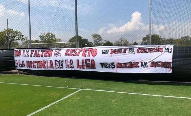 cheungsonny's tweet photo. No le falten el respeto me duele el corazón de a la historia de la liga verlos manchar la historia 🙏🏽 https://t.co/kwBPtBtbo9