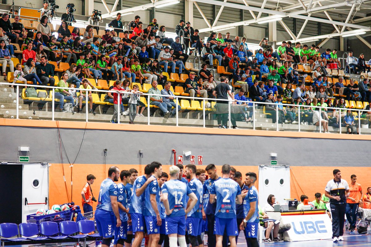 À Punt Esports (@apuntesports) on Twitter photo 🏐Final al somni de <a href="/LIllaGrau/">CV L'Illa-Grau</a>❗️
El conjunt castellonenc cau contra el Cisneros Alter per 3-0 i es mantindrà una temporada més en la Superlliga Masculina 2.
👉apuntmedia.es/esports/polies… 🏐Final al somni de <a href="/LIllaGrau/">CV L'Illa-Grau</a>❗️
El conjunt castellonenc cau contra el Cisneros Alter per 3-0 i es mantindrà una temporada més en la Superlliga Masculina 2.
👉apuntmedia.es/esports/polies…
