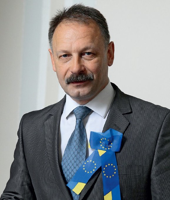 Володимир on Twitter: "Різниця між фото 1 рік . Щоб ви зєлєбоби ...