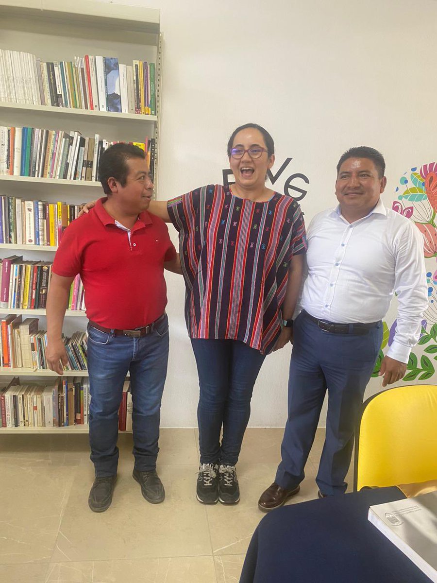 SIPCIA_GobOax's tweet photo. Ante el alto riesgo de desaparición de la lengua #Ixcateca la @SIPCIA_GobOax signó un Acuerdo de Colaboración con la @UABJO y el municipio de #SantaMaríaIxcatlán, mediante el cual se comprometieron a coordinar acciones para el rescate y revitalización de la lengua. https://t.co/mGF1VFw94I