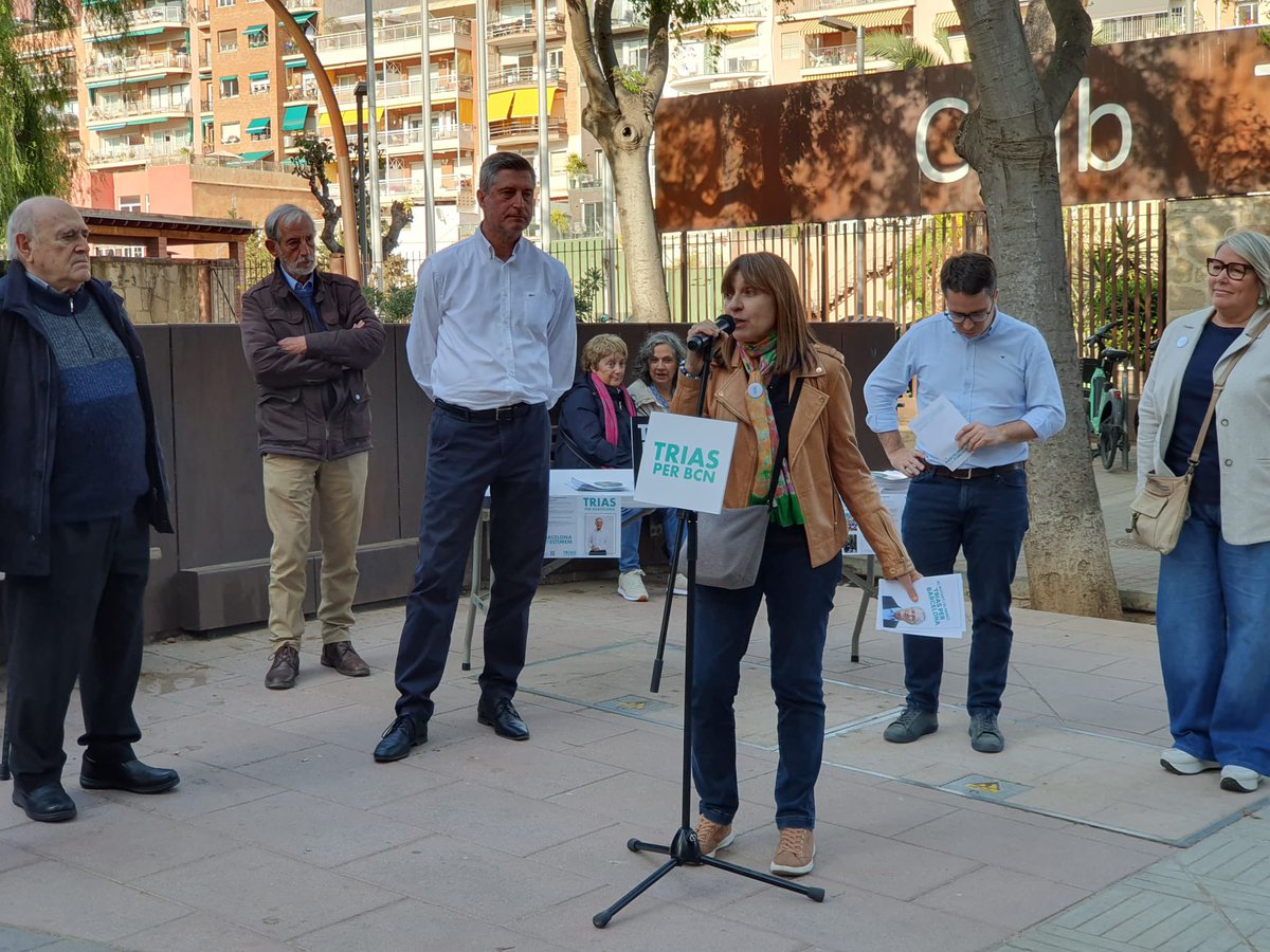 🗣️#speakcorner a la plaça Narcisa Freixa per fer algunes pinzellades de programa @TriasperBCN sobre necessitats i oportunitats de #PutxetFarró, amb els candidats i companys de #SarriàSantGervasi que acompanyem @XavierTrias per guanyar #Barcelona 
@JuntsXCatSSTG @jmartigalbis