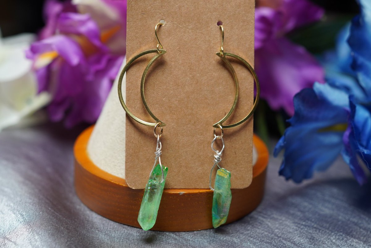 Adorn yourself with our beautiful brass moon and green crystal earrings! Green  quartz is believed to promote emotional balance, healing, and abundance. Let these earrings add a touch of magic to your outfit buff.ly/3zF5zLo  🌿✨ #greencrystal #moonaccessories #crystals