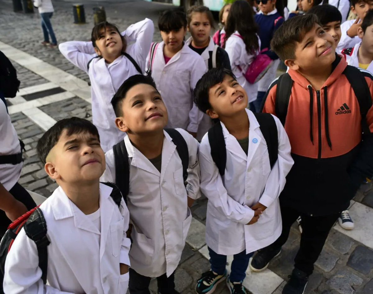 promocytmunicba's tweet image. LÍNEA E: UNA OPORTUNIDAD PARA CONOCER Y APRENDER EN LA CIUDAD 🚌📚😍🌆📸

En el 3er año del programa de paseos #LíneaE hay 10 destinos posibles para conocer y disfrutar. 

#ParquesEducativosMuniCba #EducaciónMuniCba #CórdobaCapital #CadaDíaMejor