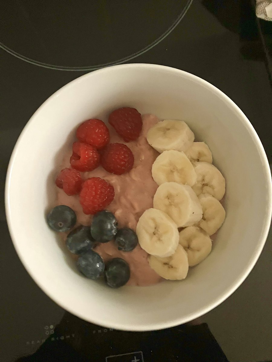 VileVanity_'s tweet photo. Protein oats are my newest obsession- need to get a better protein powder tho ;-; https://t.co/OdL8MU4WFu