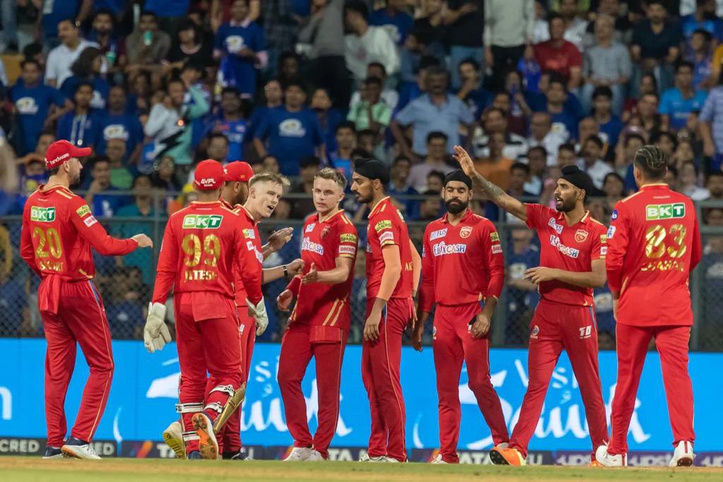 SDhawan25's tweet photo. What a mind-blowing match! Phenomenal effort by the boys. Incredible performances by Arshdeep Singh, Sam Curran, Harpreet Bhatia, Prabhsimran and Atharva Taide 😍 https://t.co/LOb6IBRgvP