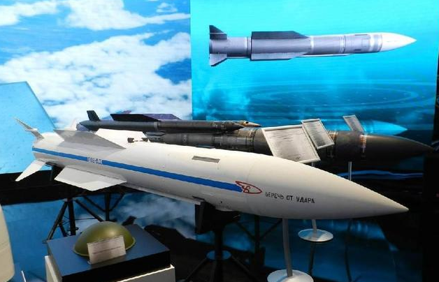 kmldial70's tweet photo. In terms of weapons , the #AlgerianAirForce main fighter must be weaponized with a pack of newly developed weapons like #K77 and #R37M very long range #AAM and #X69 #CruiseMissile and the new #russian gliding bombs ...etc
3/4 https://t.co/9SnwHiqOH2