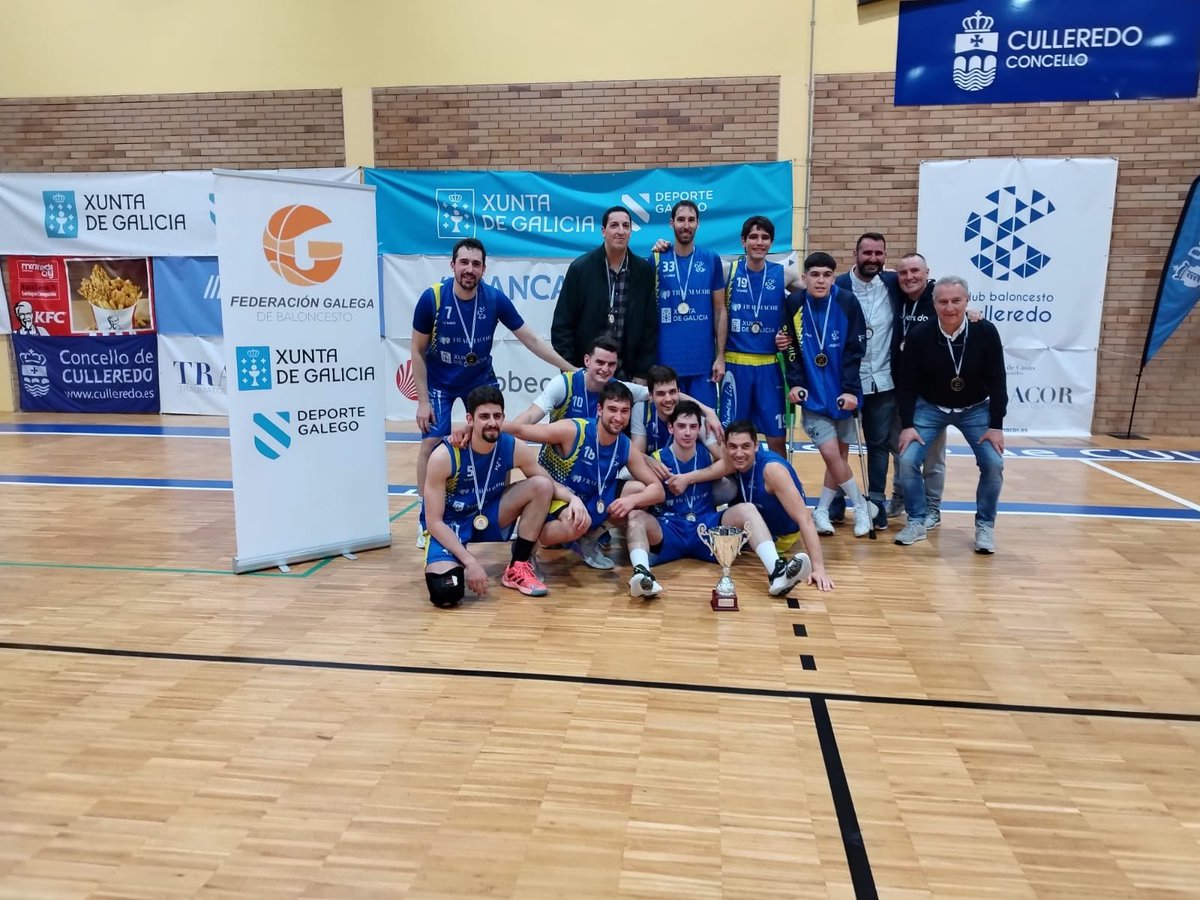 FGB_Baloncesto's tweet photo. #FasesFinaisFGB 🏀 

1️⃣ División Masculina ⛹️

🏅@CBCulleredoCom 
🏆Campión Galego

Recibe o seu trofeo de líder definitivo da 1️⃣ División Masculina  FGB ⛹️ de mans de José Ramón Rioboo, alcalde de @ConcCulleredo 

Parabéns! 👏🥇🥇 https://t.co/gFZPgkMcpB