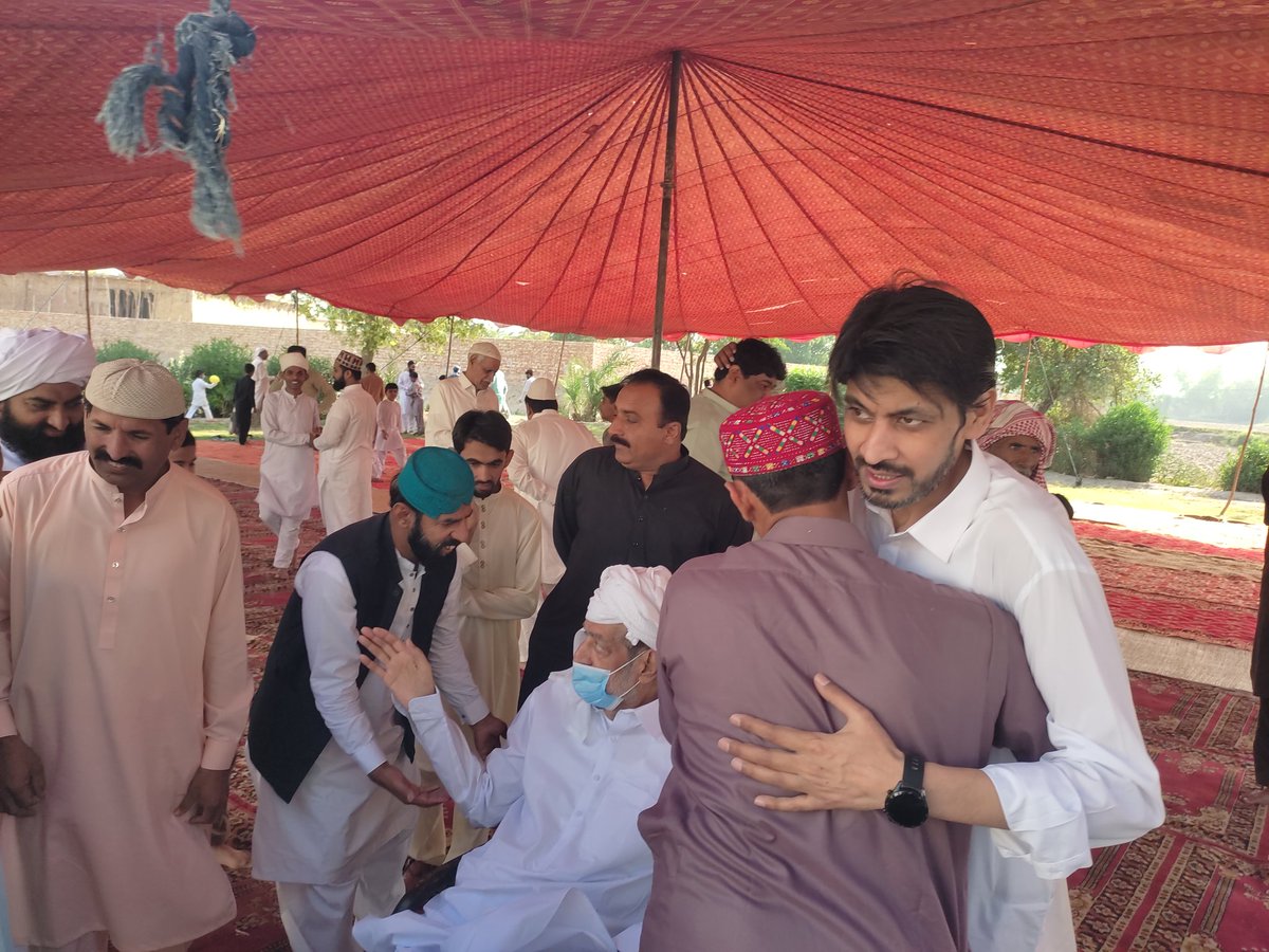 ChHaiderKhalid's tweet photo. پی ٹی آئی رہنما چوہدری حیدر علی خالد نے عید نماز مسجد بخت جمال الصراط فیکٹری میں ادا کی۔ علاقے کے لوگوں سے عید ملے۔ بعد ازاں عوام اور مہمانوں کے لیے ناشتہ کا انتظامات چیک کئے۔
#Eid2023 https://t.co/nf0m8Da2BZ