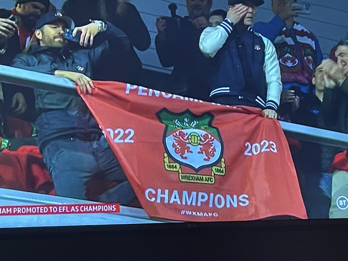 CeriCn's tweet photo. Amazing @Wrexham_AFC absolute made up for all the players &amp; fans!! Very well deserved! https://t.co/ASuuUOwpgJ