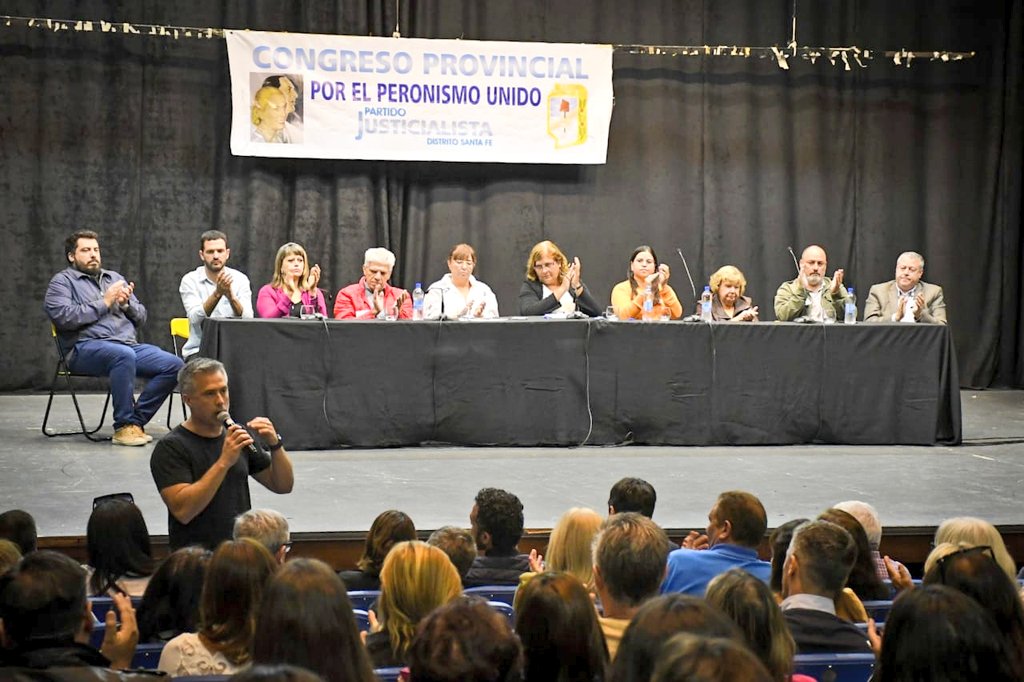 silvinafrana's tweet photo. ✌️ Junto a compañeras y compañeros de toda la provincia, participamos de un nuevo Congreso Provincial del PJ, para dialogar y debatir sobre los esquemas electorales de cara a las elecciones de este año.
#PJSantaFe
#TodosUnidosTriunfaremos https://t.co/voSh2mOPw7