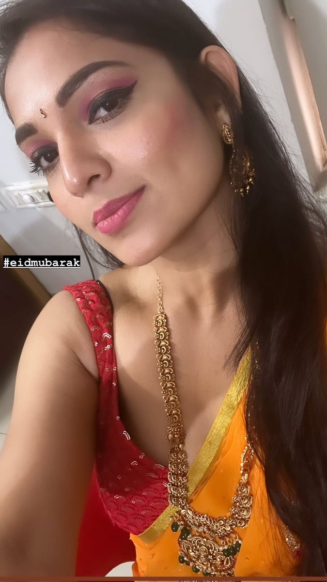 LustStar3's tweet photo. Sanskari randiya hi hoti is eid k shan aur  sham k dawat jo nonstop muslim mohlle me bjti h https://t.co/6cNjkypofe