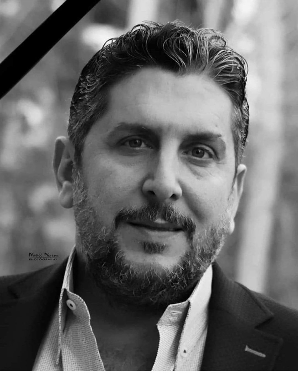 وفاة الفنان السوري #محمد_قنوع قبل قليل اثر إصابته بجلطة قلبية عن عمر يناهز ٤٩ عام.