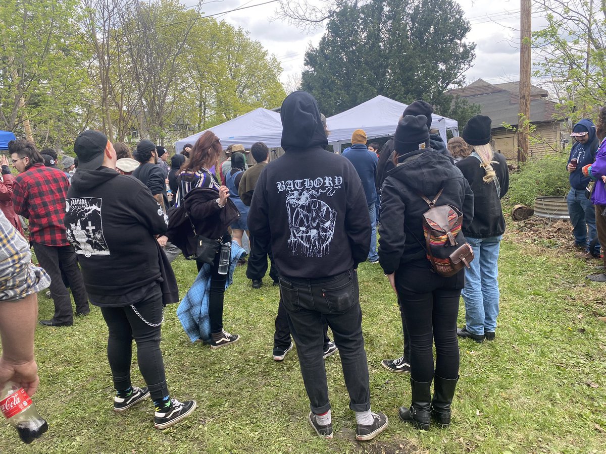 stonerballoner's tweet photo. WMHC in uniform for #stoopfest https://t.co/DP2PN4TTei