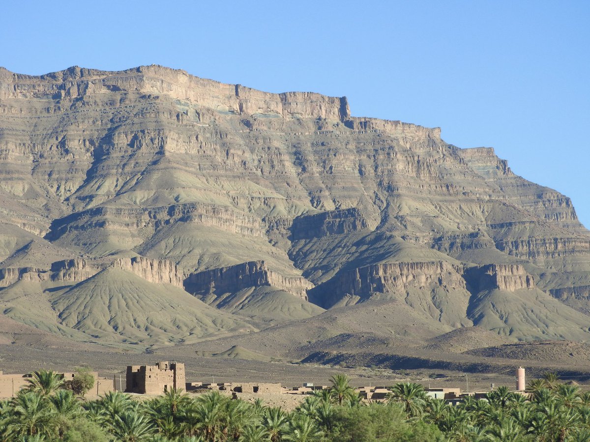 DrMLChivers's tweet photo. Happy #EarthDay2023! To celebrate, feast your eyes on these spectacular mountains outside Zagora, Morocco. One of the great joys of that trip was experiencing the ancient beauty of our earth revealed in these stunning formations #geonerd #ilovethisplanet https://t.co/RIOmBZoXlt