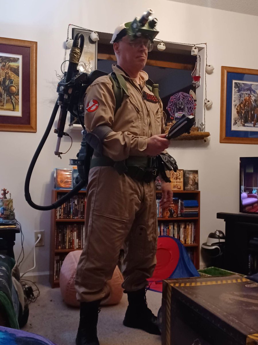 ClockworkUncle's tweet photo. I received my Ghostbuster license from the movie fan club back in '84. However, this is the first time in my life that I own the full kit. Today, I proudly join the ranks of paranormal hunters as an official Ghostbuster!
#Ghostbusters #Ghostbuster #HorrorCommunity #HorrorFam #80s https://t.co/YB18zus6zq