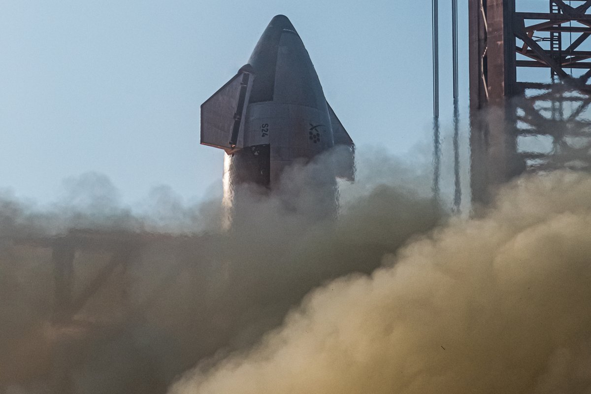 More shots: Starship launch as seen from 1300 feet away

See all my photos + order prints from Starship's first big flight → johnkrausphotos.com/Galleries/Laun…